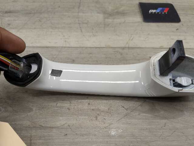 OEM BMW F90 G01 G05 G20 G30 G80 FRONT Left Driver Side Door Handle COMFORT White