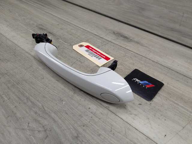 OEM BMW F90 G01 G05 G20 G30 G80 FRONT Left Driver Side Door Handle COMFORT White