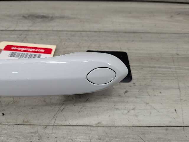 OEM BMW F90 G01 G05 G20 G30 G80 FRONT Left Driver Side Door Handle COMFORT White