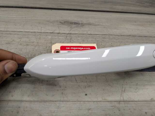 OEM BMW F90 G01 G05 G20 G30 G80 FRONT Left Driver Side Door Handle COMFORT White