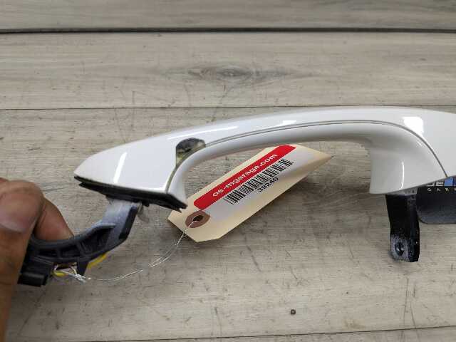 OEM BMW F90 G01 G05 G20 G30 G80 FRONT Left Driver Side Door Handle COMFORT White