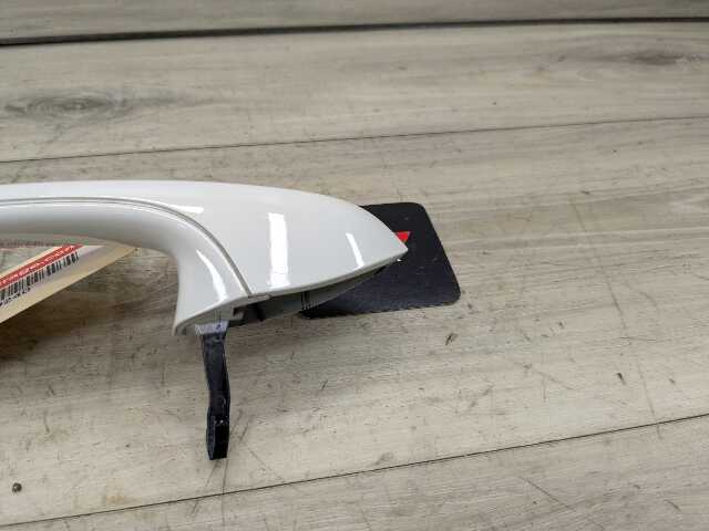 OEM BMW F90 G01 G05 G20 G30 G80 FRONT Left Driver Side Door Handle COMFORT White