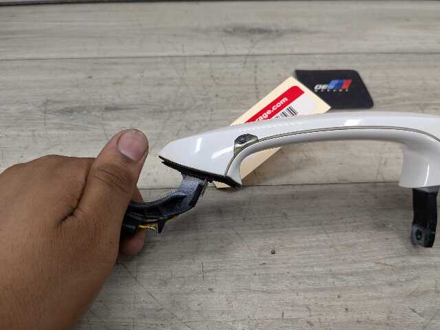 *OEM BMW F90 G01 G05 G20 G30 G80 REAR Left Driver Side Door Handle COMFORT White
