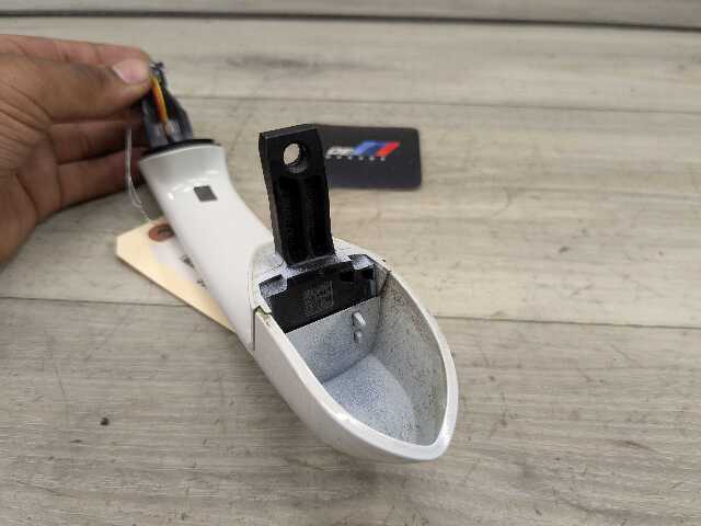 *OEM BMW F90 G01 G05 G20 G30 G80 REAR Left Driver Side Door Handle COMFORT White