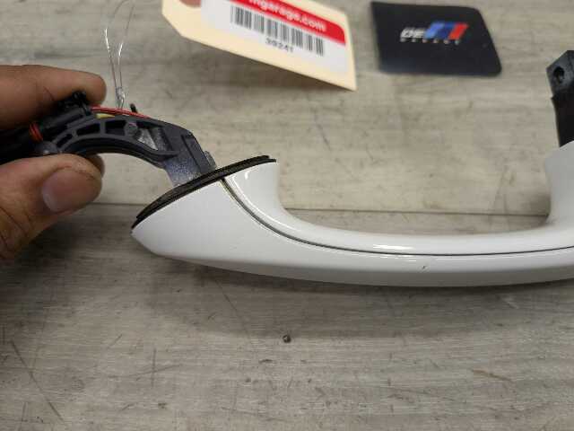 *OEM BMW F90 G01 G05 G20 G30 G80 REAR Left Driver Side Door Handle COMFORT White