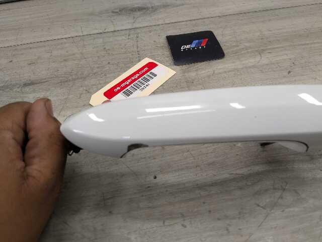 *OEM BMW F90 G01 G05 G20 G30 G80 REAR Left Driver Side Door Handle COMFORT White