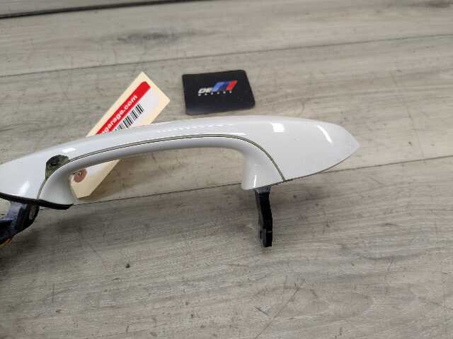 *OEM BMW F90 G01 G05 G20 G30 G80 REAR Left Driver Side Door Handle COMFORT White