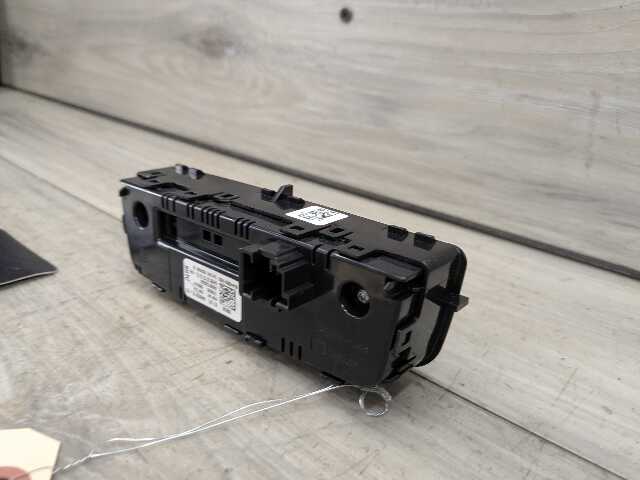 OEM BMW G20 G22 G23 G26 G80 G82 G83 Rear AC Air Climate Control Switch Module