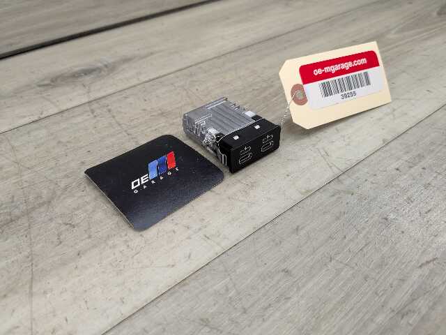 OEM BMW F48 F97 G01 G12 G20 G26 G30 USB Type C Socket Charger Port Connector