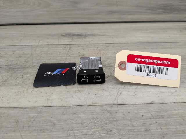 OEM BMW F48 F97 G01 G12 G20 G26 G30 USB Type C Socket Charger Port Connector