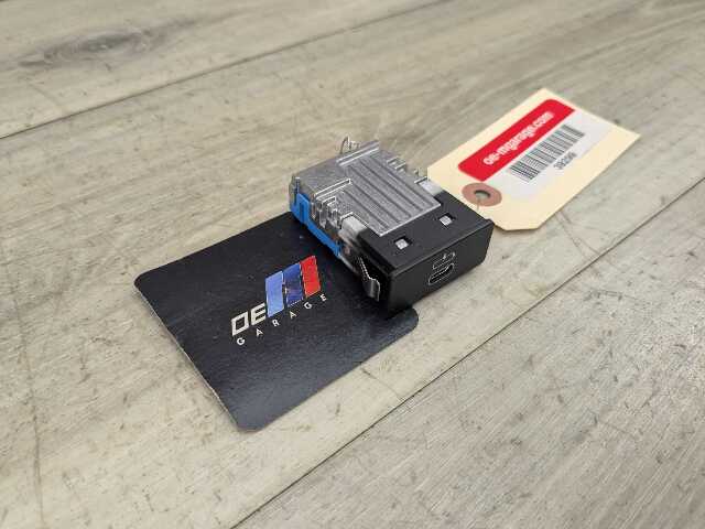 OEM BMW F48 F97 G01 G20 G22 G23 G26 G30 USB Type C Socket Charger Port Connector