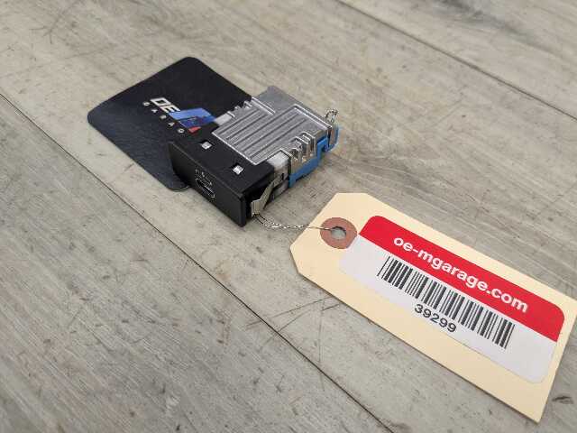 OEM BMW F48 F97 G01 G20 G22 G23 G26 G30 USB Type C Socket Charger Port Connector