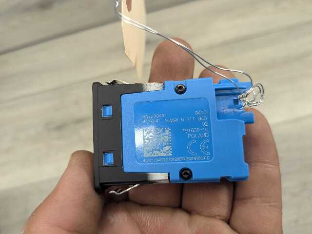 OEM BMW F48 F97 G01 G20 G22 G23 G26 G30 USB Type C Socket Charger Port Connector