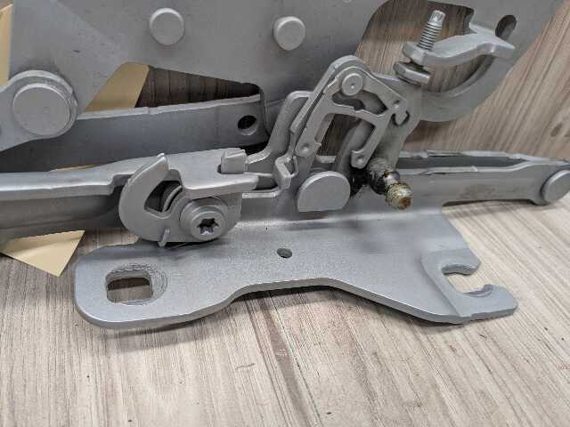 OEM BMW F15 F16 F85 X5 X6 Left Right Hood Hinge Support Bracket Brace SET Gray