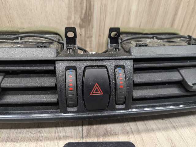14-19 OEM BMW F15 F16 F85 F86 X5 X6 Dash Center Hazard Button AC Air Vent Grille