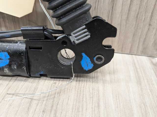 OEM BMW F30 F32 F36 F80 F82 F87 Front Right Passenger Seat Belt Buckle Tensioner