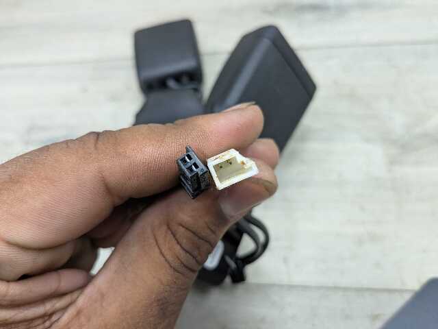 OEM BMW F95 F96 G05 G06 X5 X6 Rear Right Passenger 2nd Row Seat Belt Buckle