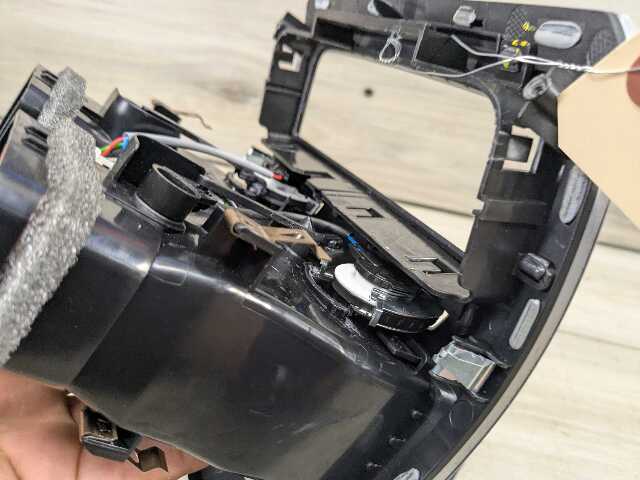 OEM BMW F95 F96 G05 G06 G07 G09 X5 X6 X7 REAR Center Console AC Air Vent Trim