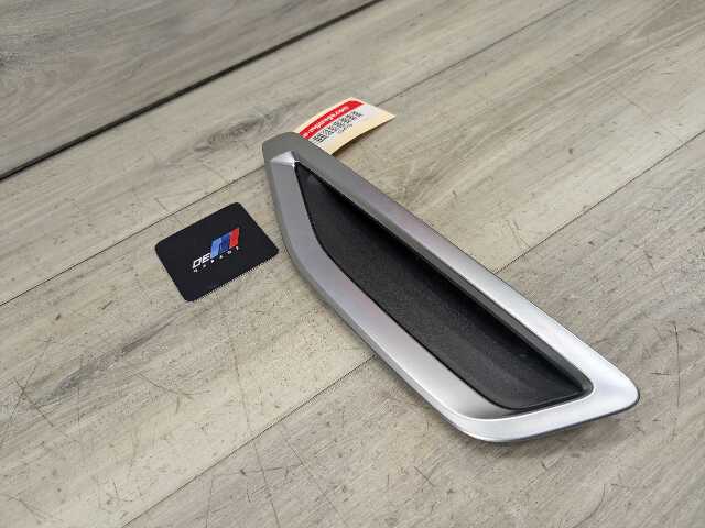 19-23 OEM BMW G05 X5 Left Driver Fender Vent Cover Molding Trim