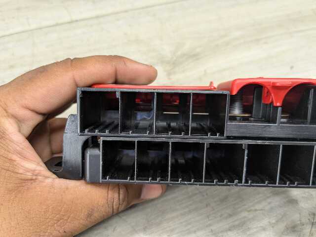 OEM BMW F95 G05 G06 G07 X5 Rear Battery Junction B+ Power Fuse Box Distribution