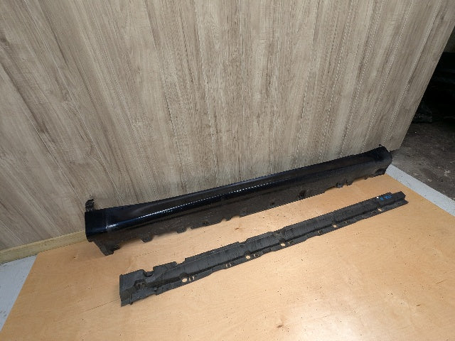 15-18 OEM BMW F86 X6M Right Passenger Side Skirt Rocker Panel Molding w/ Bracket