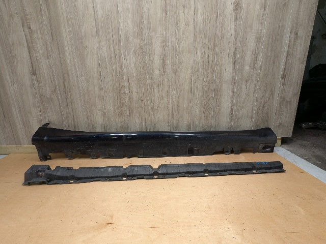 15-18 OEM BMW F86 X6M Right Passenger Side Skirt Rocker Panel Molding w/ Bracket