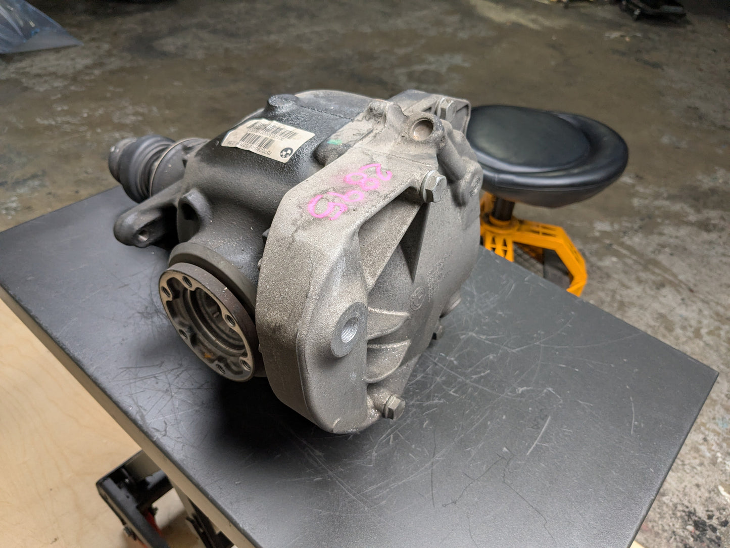 OEM BMW E82 E88 E92 E93 135 335 N54 N55 DCT Rear Differential Axle Carrier 2.56