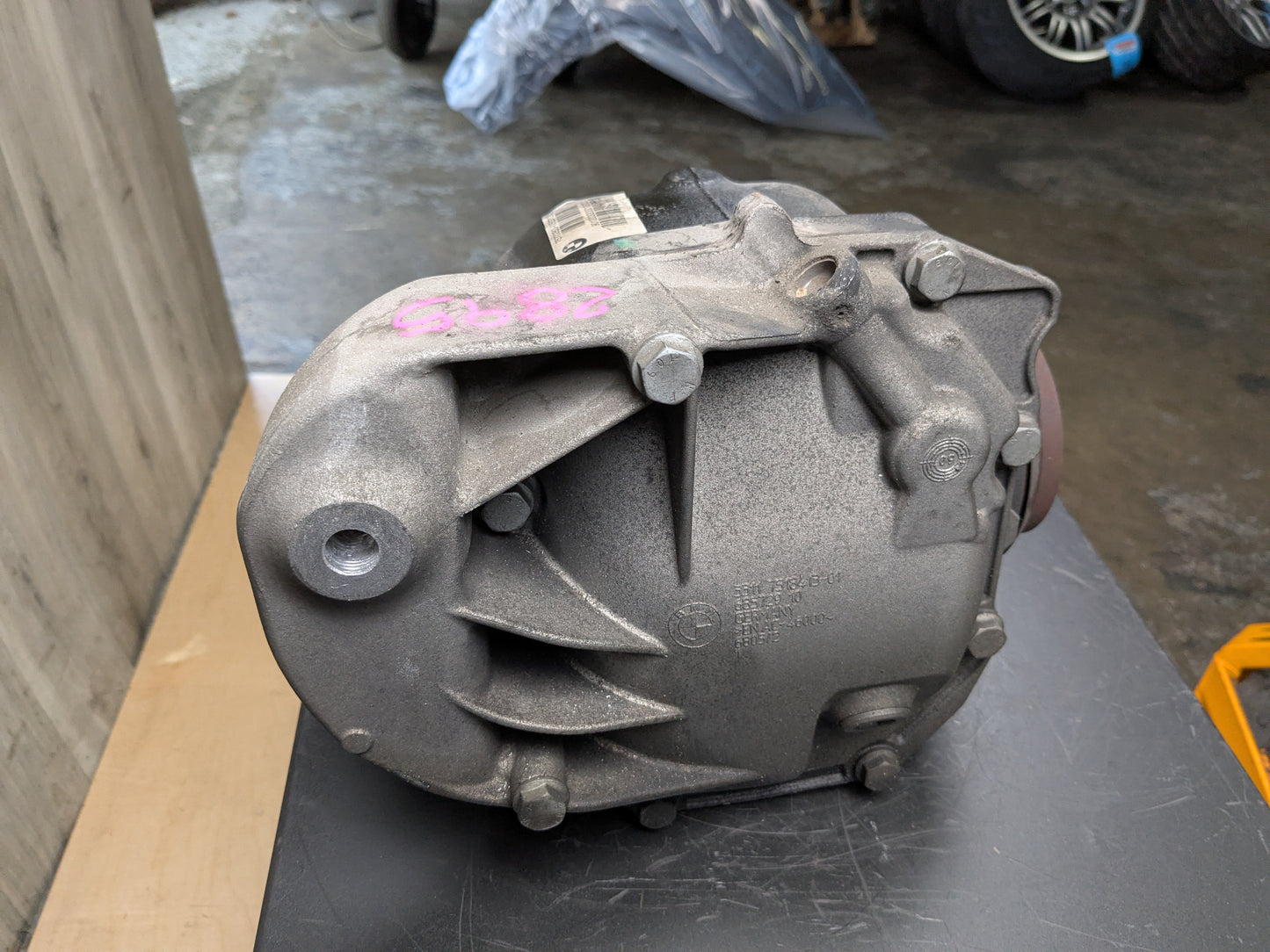 OEM BMW E82 E88 E92 E93 135 335 N54 N55 DCT Rear Differential Axle Carrier 2.56
