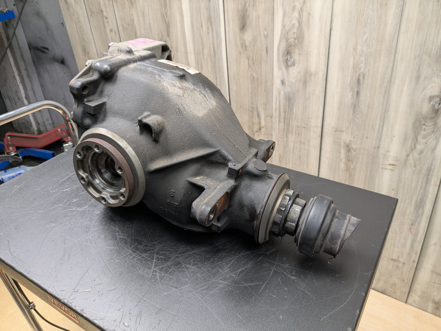 OEM BMW E82 E88 E92 E93 135 335 N54 N55 DCT Rear Differential Axle Carrier 2.56