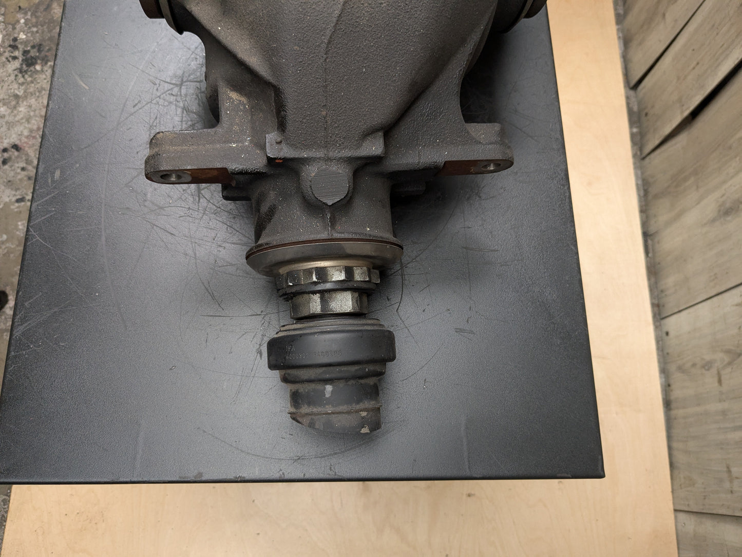 OEM BMW E82 E88 E92 E93 135 335 N54 N55 DCT Rear Differential Axle Carrier 2.56