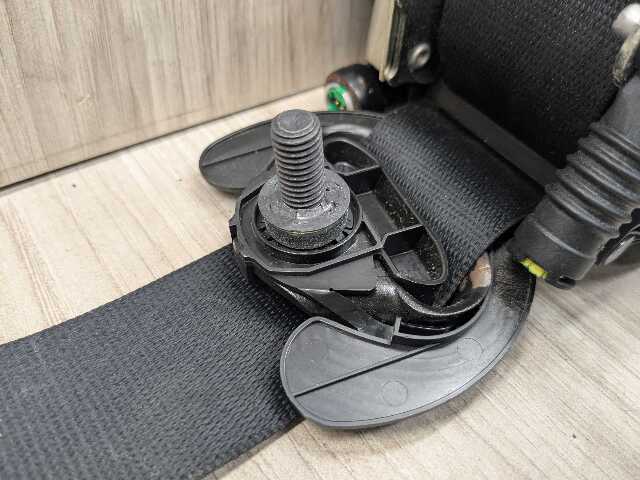 OEM BMW F15 F16 F85 F86 X5 X6 Front Right Passenger Seat Belt Retractor Black