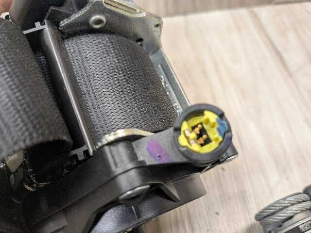 OEM BMW F15 F16 F85 F86 X5 X6 Front Right Passenger Seat Belt Retractor Black
