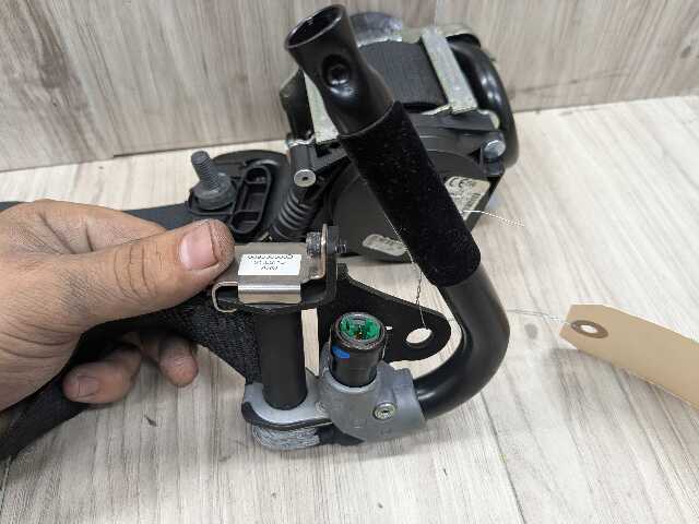 OEM BMW F15 F16 F85 F86 X5 X6 Front Right Passenger Seat Belt Retractor Black