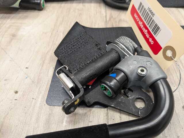 OEM BMW F15 F16 F85 X5 X6 Front Left Driver Seat Belt Seatbelt Retractor Black