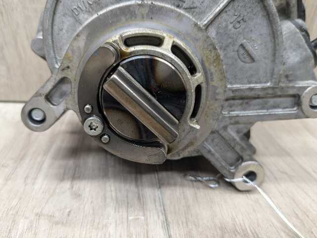 OEM BMW E70 F06 F10 F13 F15 F16 F85 F86 X5 X6 X5M M5 Engine N63 S63 Vacuum Pump