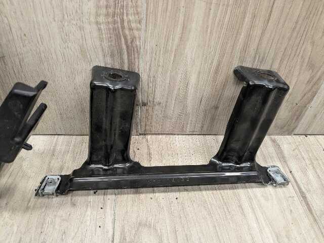 OEM BMW F15 F16 F85 F86 X5 X6 Front Left Driver Fender Mount Support Brackets