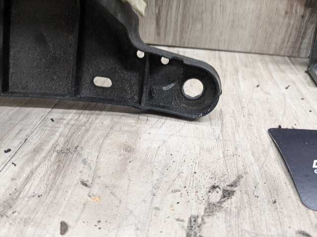 OEM BMW F15 F16 F85 F86 X5 X6 Front Left Driver Fender Mount Support Brackets