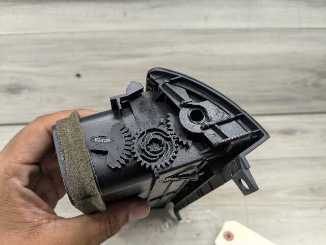01-06 OEM BMW E46 325 330 M3 Dashboard Dash Center AC Air Vents