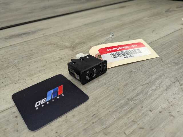 OEM BMW F15 F16 F25 F26 F85 X1 X3 X5 AUX Auxiliary Audio USB Input Charging Port