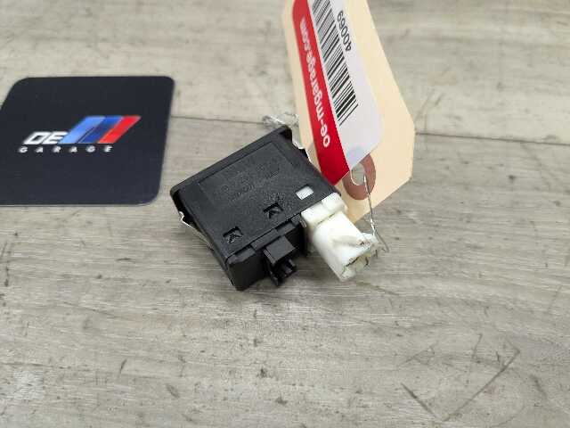 OEM BMW F15 F16 F25 F26 F85 X1 X3 X5 AUX Auxiliary Audio USB Input Charging Port