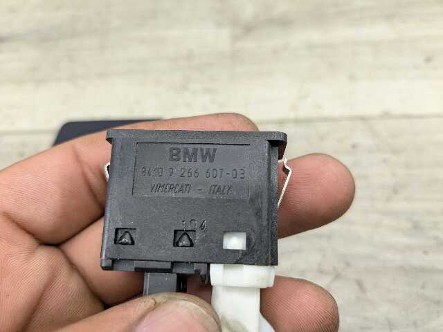 OEM BMW F15 F16 F25 F26 F85 X1 X3 X5 AUX Auxiliary Audio USB Input Charging Port