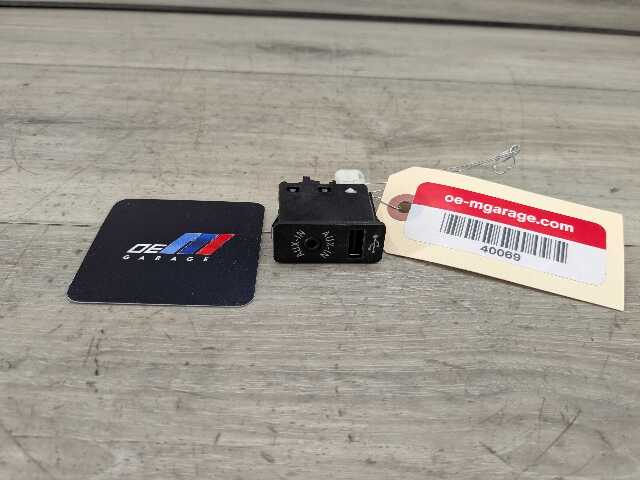 OEM BMW F15 F16 F25 F26 F85 X1 X3 X5 AUX Auxiliary Audio USB Input Charging Port
