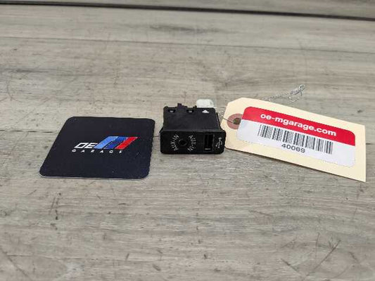 OEM BMW F15 F16 F25 F26 F85 X1 X3 X5 AUX Auxiliary Audio USB Input Charging Port