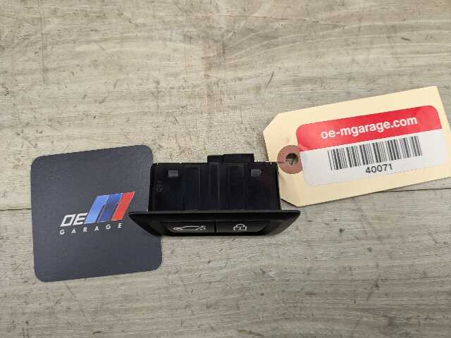 OEM BMW F02 F10 F12 F30 F80 F25 F90 G30 G01 X5 Rear Trunk Lid Center Lock Switch