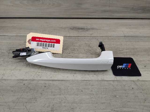 OEM BMW F15 F16 F85 F86 X5 X6 Left Driver Door Handle COMFORT ACCESS White 300