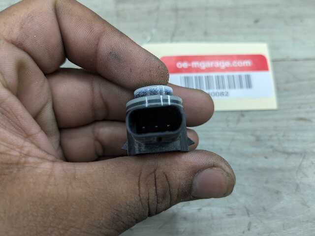 OEM BMW F15 F16 F48 F90 F97 G01 G12 G30 X1 X3 X5 Bumper Parking Sensor PDC White