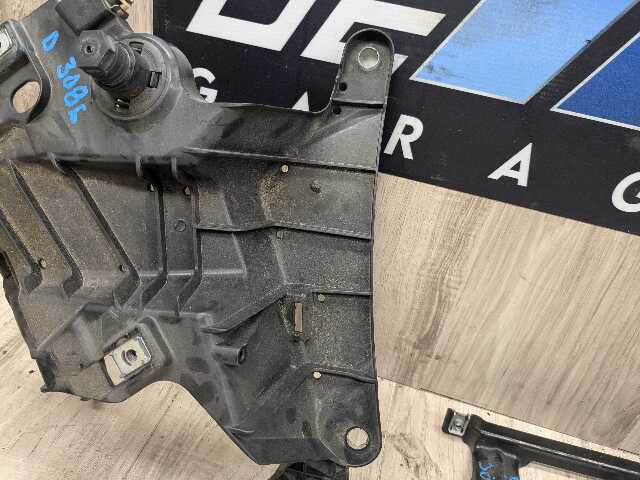 OEM BMW F15 F16 F85 F86 X5 X6 Front Left Driver Fender Mount Support Brackets