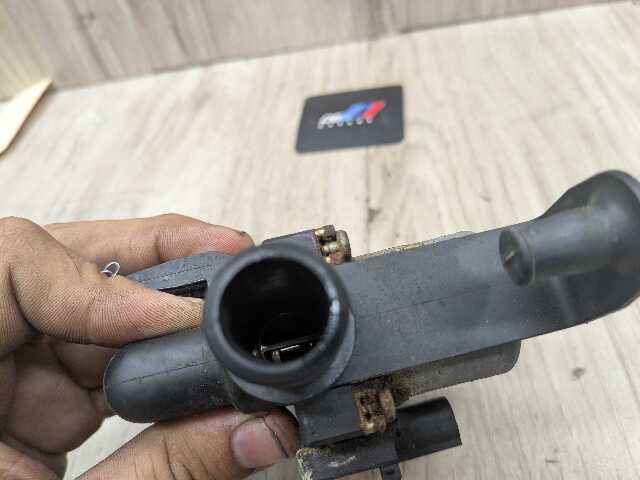 06-19 OEM BMW E70 E71 F15 F16 F85 X5 X6 Engine Water Heater Control Valve Pump