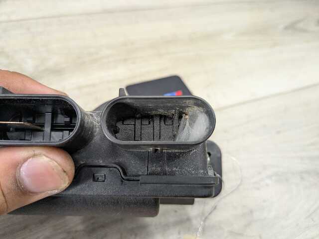 OEM BMW F15 F16 F85 F86 X5 X6 Battery Distribution B+ Junction Terminal Module