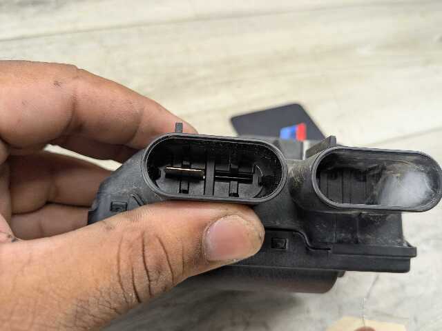OEM BMW F15 F16 F85 F86 X5 X6 Battery Distribution B+ Junction Terminal Module